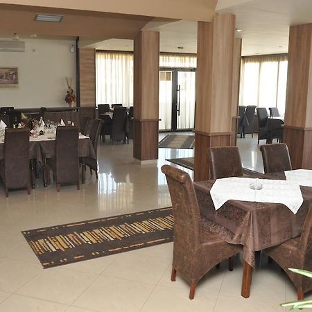 Hotel Extra Lion Md Ni Restaurant bilde