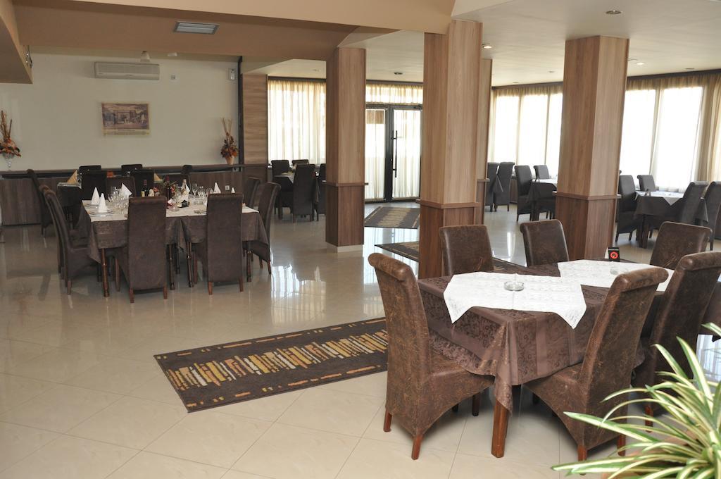 Hotel Extra Lion Md Ni Restaurant bilde