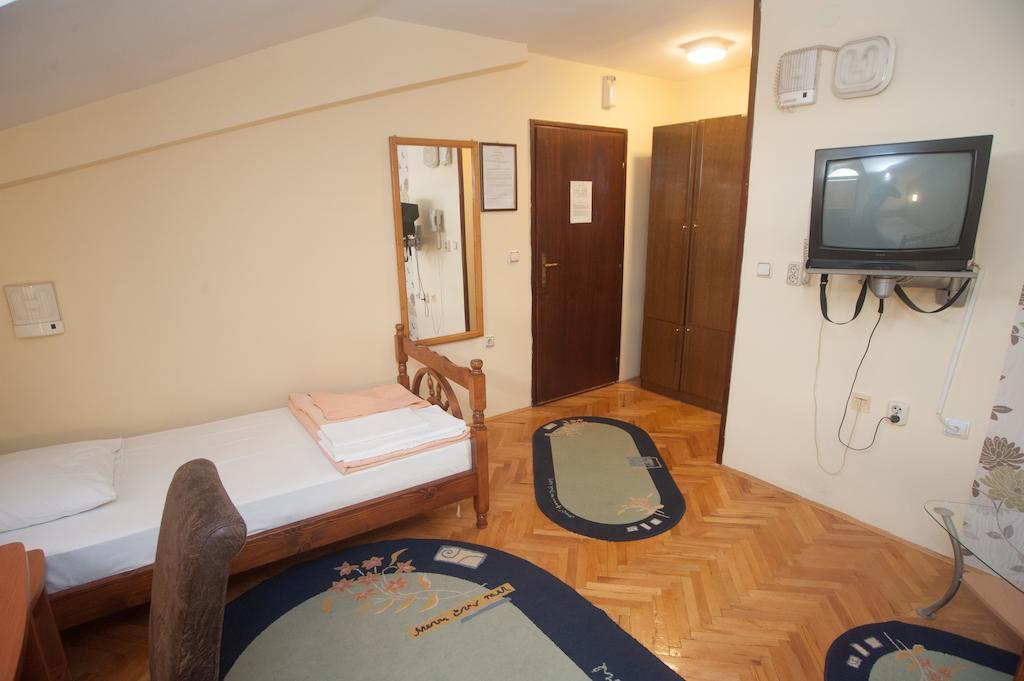 Hotel Extra Lion Md Ni Eksteriør bilde